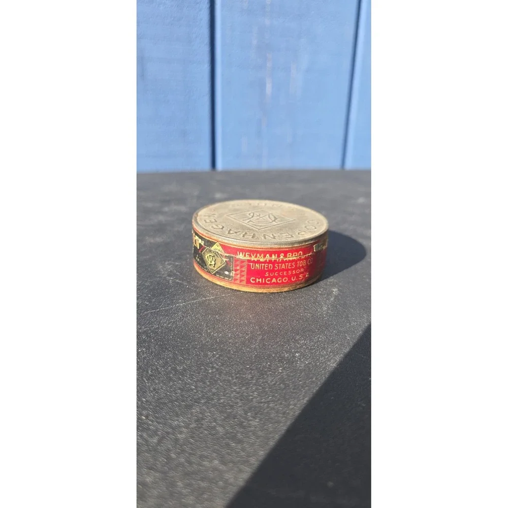 Vintage Copenhagen snuff box, embossed lid cardboard box excellent condition